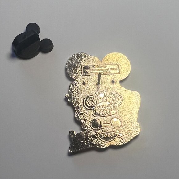 nurse minnie mouse — LE 2000 — journey through time 2003 — WDW disney pin - Picture 2 of 4